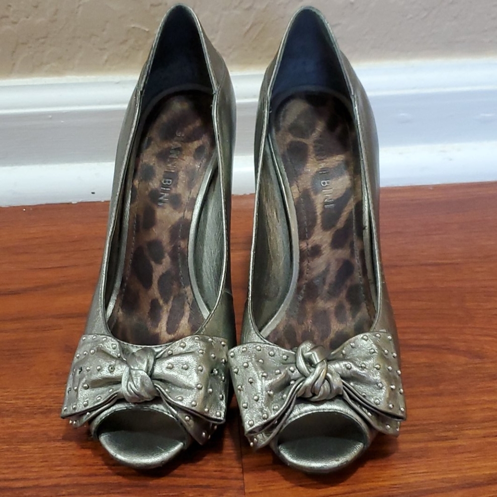 Peuter colored peep toe heel